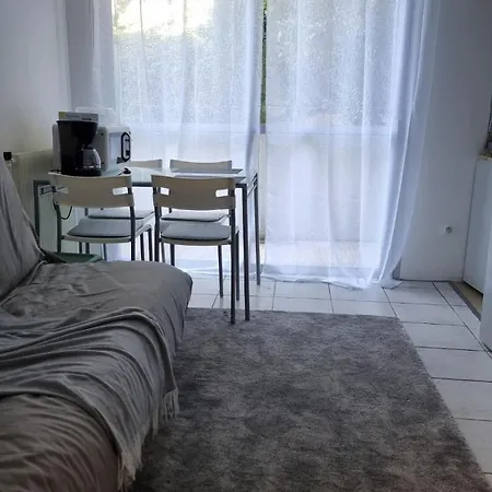 12m2 Terrasse Piscine Proche Cite Internationale *